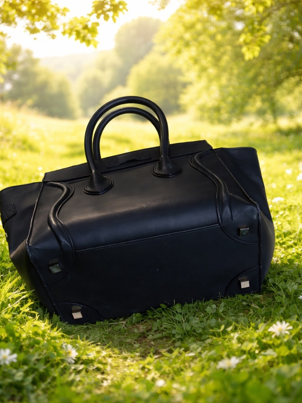 Classic Black  Leather Tote Bag - Women's Everyday Carry - Picture 3 of 10